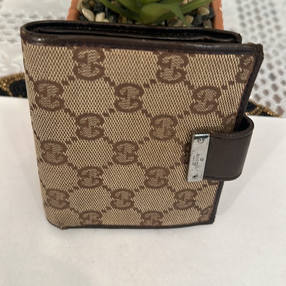 Gucci man’s wallet in decent condition used but still good - Picture 6 of 14